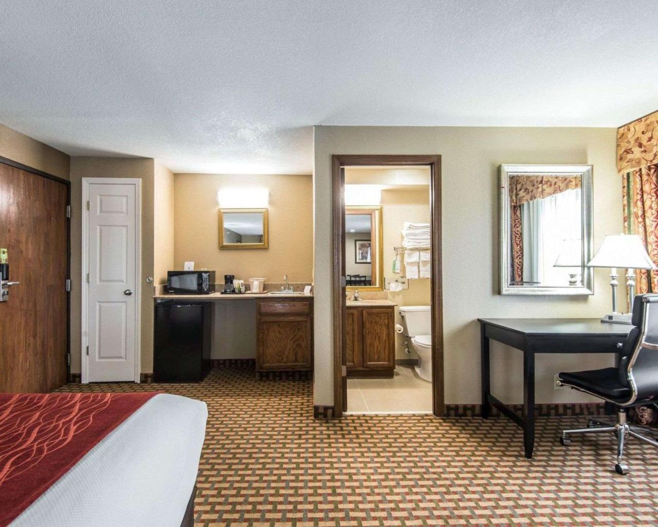 Comfort Inn & Suites Kansas City Downtown Екстериор снимка
