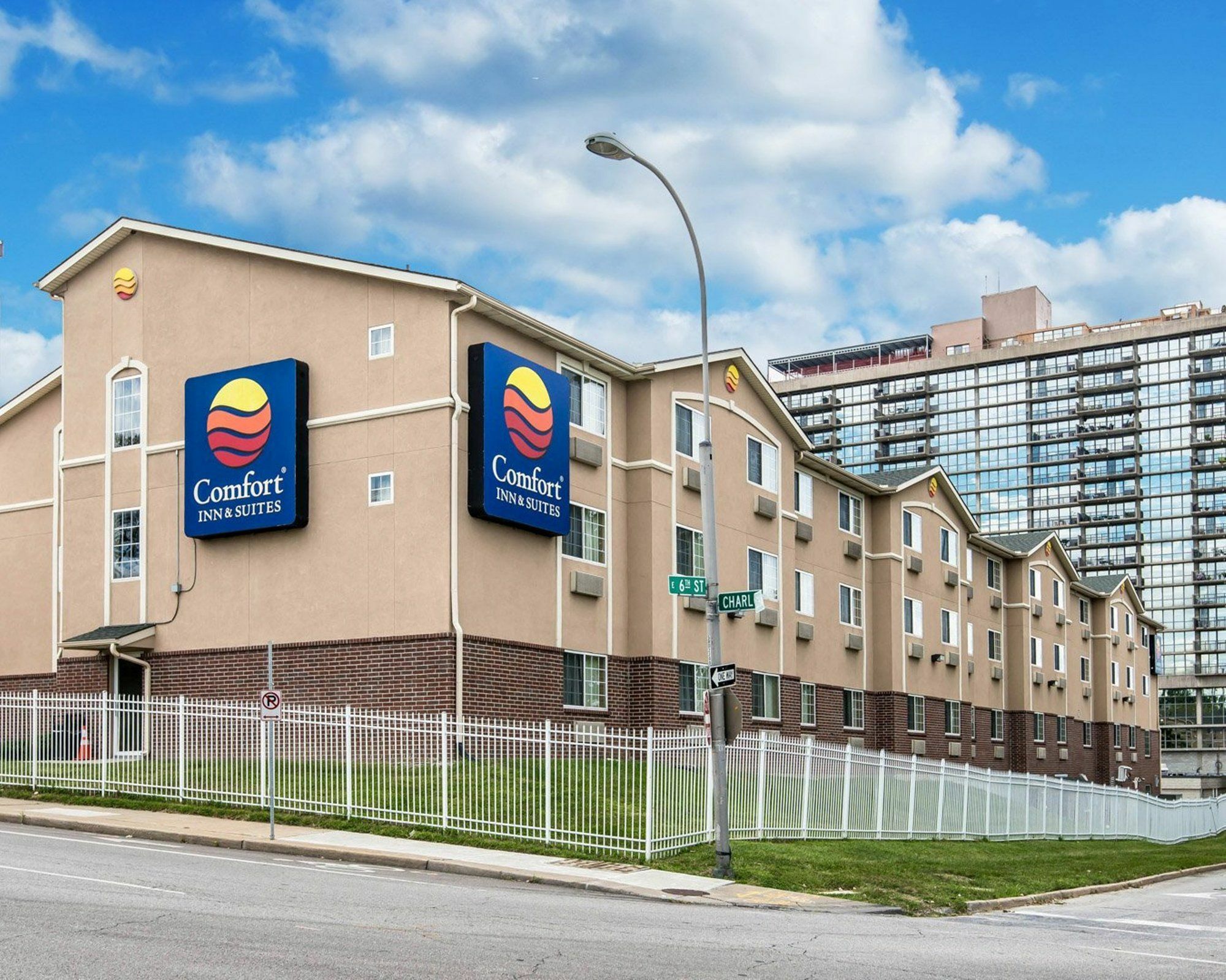 Comfort Inn & Suites Kansas City Downtown Екстериор снимка